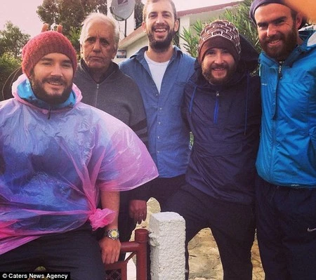 Chuyến đi đáng nhớ của 4 người đã giúp họ có được thêm nhiều người bạn mới