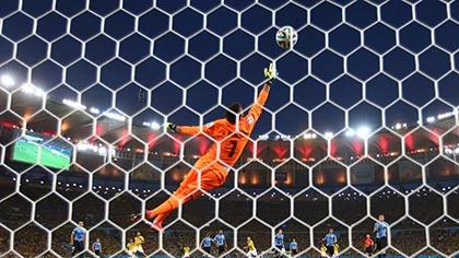 James Rodriguez lập cú đúp, Colombia hẹn gặp Brazil ở tứ kết ảnh 2