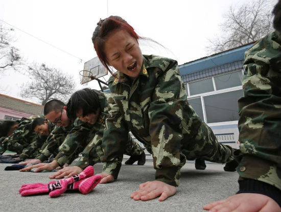 Các học viên phải chịu hình phạt vì nhóm họ không tuân thủ quy định.