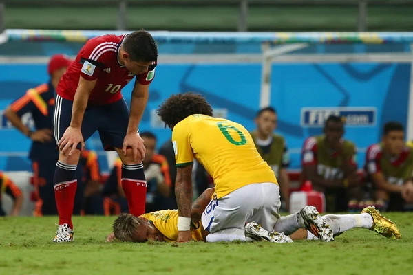  Tiết lộ: Neymar đã mất cảm giác chân sau pha vào bóng của Zuniga ảnh 1