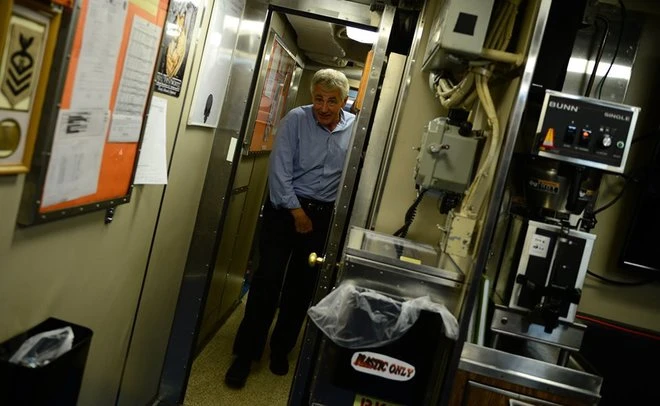  Bộ trưởng Quốc phòng Mỹ thăm tàu ngầm ảnh 2