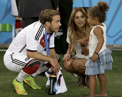 Dàn WAGS tuyển Đức "thưởng nóng" người yêu ngay trên sân ảnh 11