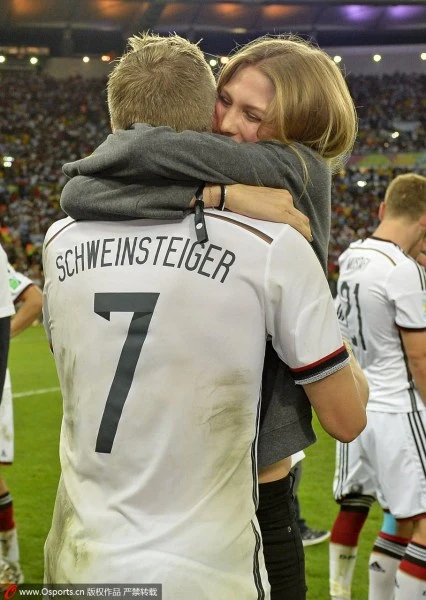 Dàn WAGS tuyển Đức "thưởng nóng" người yêu ngay trên sân ảnh 14