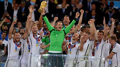 Khoảnh khắc đăng quang đầy cảm xúc của nhà vô địch thế giới Đức ảnh 14