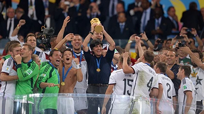 Khoảnh khắc đăng quang đầy cảm xúc của nhà vô địch thế giới Đức ảnh 12