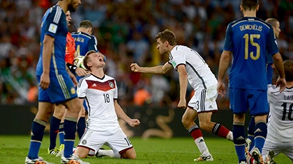 Khoảnh khắc đăng quang đầy cảm xúc của nhà vô địch thế giới Đức ảnh 2