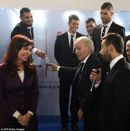 Những tuyển thủ Argentina nói chuyện với Tổng thống