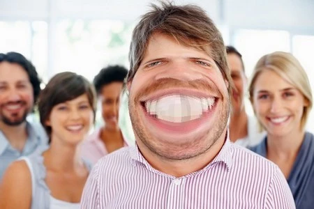 Một bức ảnh hài hước được tạo ra từ file ảnh gốc (trên)