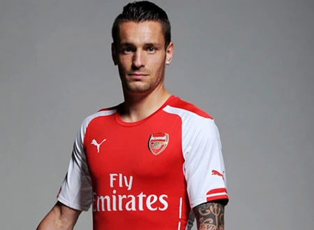 Debuchy chính thức là người của Arsenal