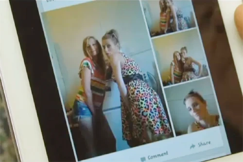 Người phụ nữ khoe chiếc váy ăn trộm lên Facebook. Người phụ nữ khoe chiếc váy ăn trộm lên Facebook.