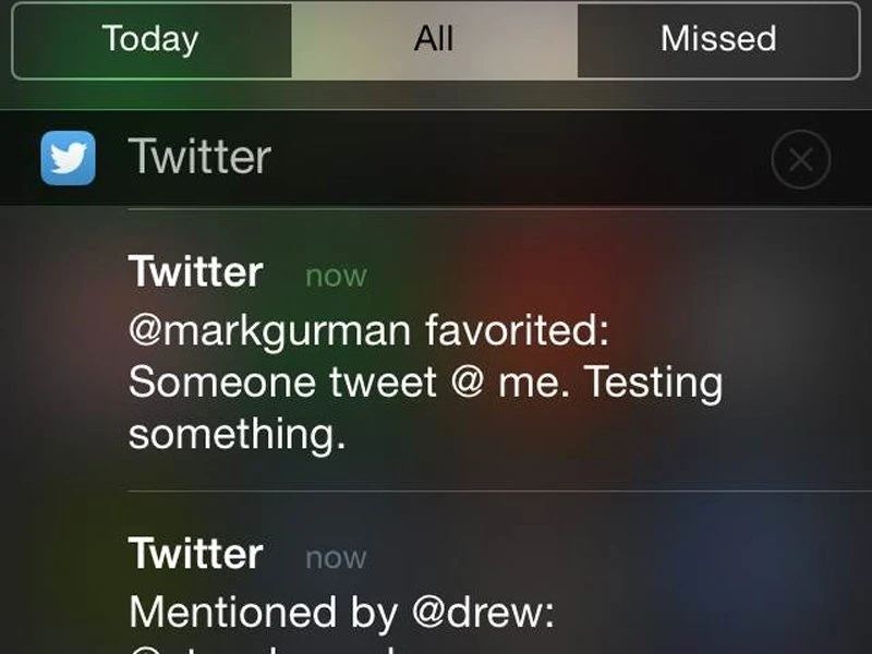 Thay vì vuốt/chạm một lần để xóa hết thông báo, Notification Center lại bắt người dùng làm lần lượt, tốn thời gian vô cùng.