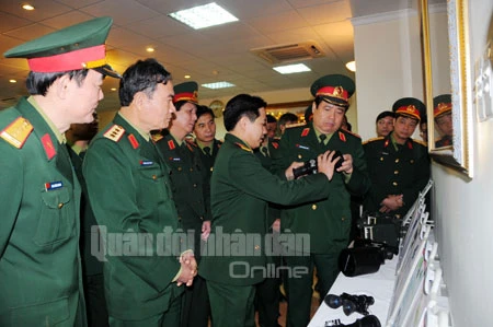  Nhiều khí tài quang-điện tử được ứng dụng trong huấn luyện, tác chiến ảnh 1