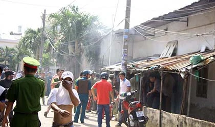 Hình ảnh hiện trường vụ cảnh sát giải cứu nữ con tin bị người tình khống chế ảnh 14