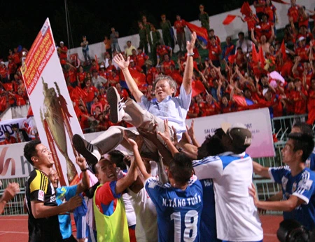 Đội chịu chi nhất cuối cùng là đội đứng cao nhất ở V-League 2014 (ảnh: Trọng Vũ)