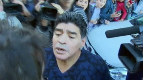 Maradona tát phóng viên vì dám nháy mắt với vợ cũ ảnh 1 f-maradona-slap-140811-2942-1407795455.j