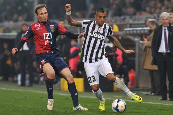 Man Utd buộc phải hoàn tất thương vụ Vidal ảnh 1