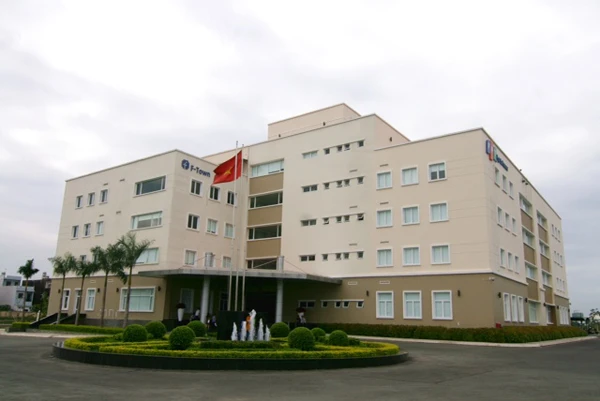 Năm 2011, FPT đưa vào sử dụng khu campus thứ hai là F-Town 1 tại khu Công nghệ cao Quận 9 TP HCM.