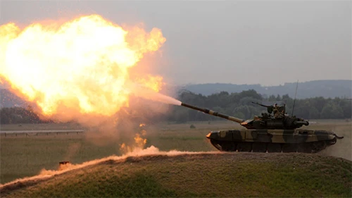 Nhỏ gọn, cơ động cao, hỏa lực mạnh - đó là những từ ngữ có thể nói về xe tăng T-90 của Nga. Phiên bản mới nhất của dòng xe tăng T-90 - T-90MS. Nhỏ gọn, cơ động cao, hỏa lực mạnh - đó là những từ ngữ có thể nói về xe tăng T-90 của Nga. Phiên bản mới nhất của dòng xe tăng T-90 - T-90MS.