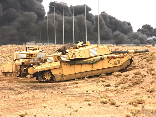 Khi tác chiến trong môi trường "bất đối xứng", Chanllenger-2 mang theo giáp bổ sung tăng cường khả năng sống sót trước các loại vũ khí chống tăng các nhân. Ổn định, vững chắc và to lớn - đó là ấn tượng về Chanllenger-2. Dòng xe tăng hiện đại duy nhất trên thế giới còn sử dụng nòng pháo có khương tuyến.