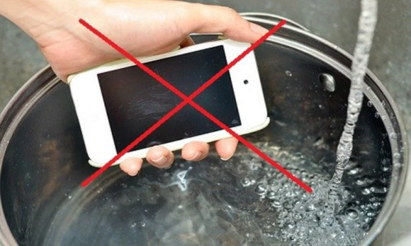 8 lỗi hay mắc khi vệ sinh smartphone, tablet ảnh 2