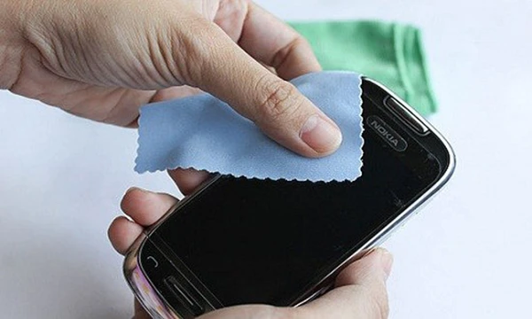 8 lỗi hay mắc khi vệ sinh smartphone, tablet ảnh 3