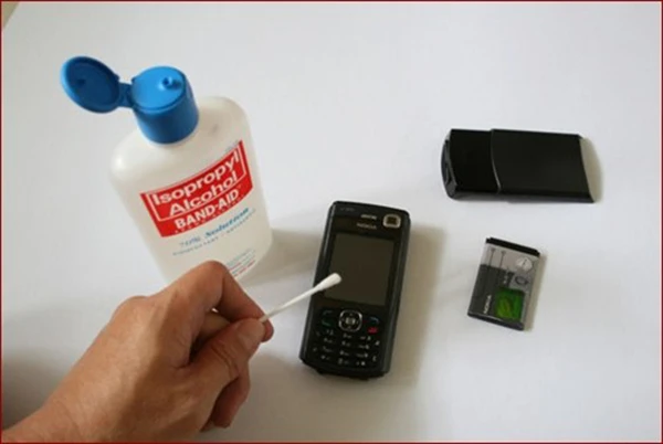 8 lỗi hay mắc khi vệ sinh smartphone, tablet ảnh 4