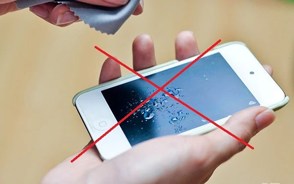 8 lỗi hay mắc khi vệ sinh smartphone, tablet ảnh 7