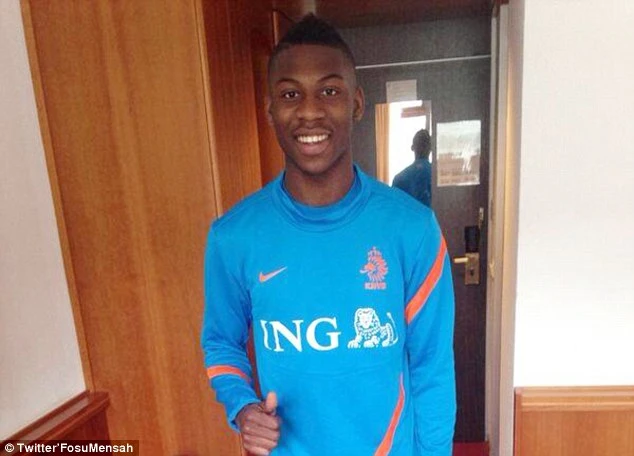 Chi 300 nghìn bảng, M.U đón hậu vệ thứ 3 ảnh 1