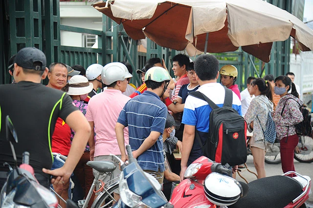 Cháy vé xem trận U19 Việt Nam - U19 Australia ảnh 1