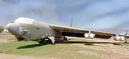 Chiến đấu cơ hiện đại F-16 của Mỹ bị gió thổi bay ảnh 14