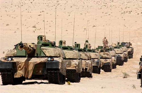 Leclerc là một những biểu tượng của ngành công nghiệp quốc phòng Pháp với nhiều tính năngkhiến quân đội các quốc gia khác "ghen tỵ" Điểm yếu duy nhất của xe tăng Leclerc là giá thành quá cao. Khoang điều khiển hiện đại của xe tăng Leclerc