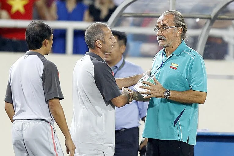 HLV Graechen tỏ ra tin tưởng vào các học trò - Ảnh: Gia Hưng