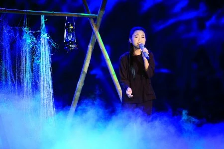 Thiên Nhâm truyền cảm với bài hát Sa mưa giông