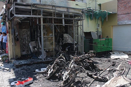 Cháy tại chi nhánh ngân hàng, trụ ATM và nhiều xe máy bị thiêu rụi ảnh 2