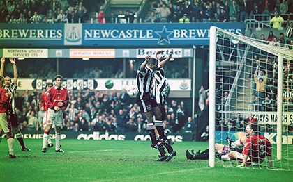 10 thất bại 'nhục nhã' nhất của M.U trong lịch sử Premier League ảnh 2