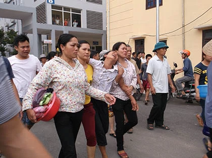 Người nhà vây bệnh viện vì cái chết bất thường của bé 11 tuổi ảnh 1