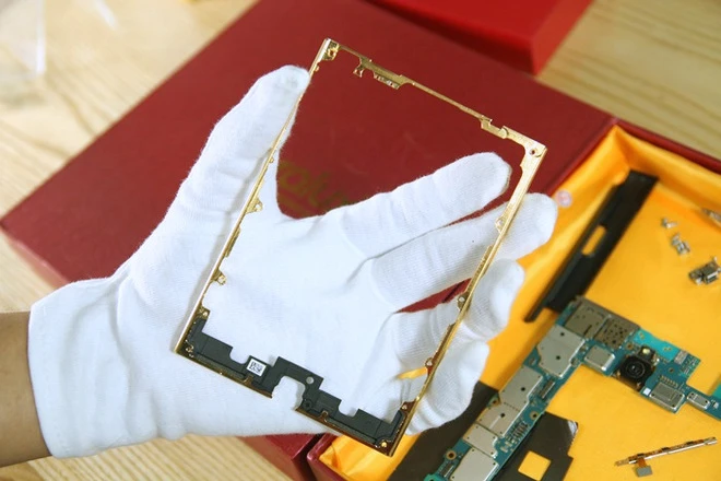 Độ vàng 24K cho BlackBerry Passport ảnh 4