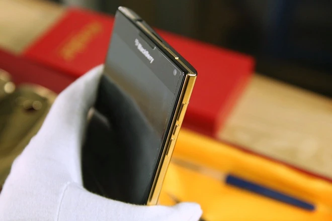 Độ vàng 24K cho BlackBerry Passport ảnh 6