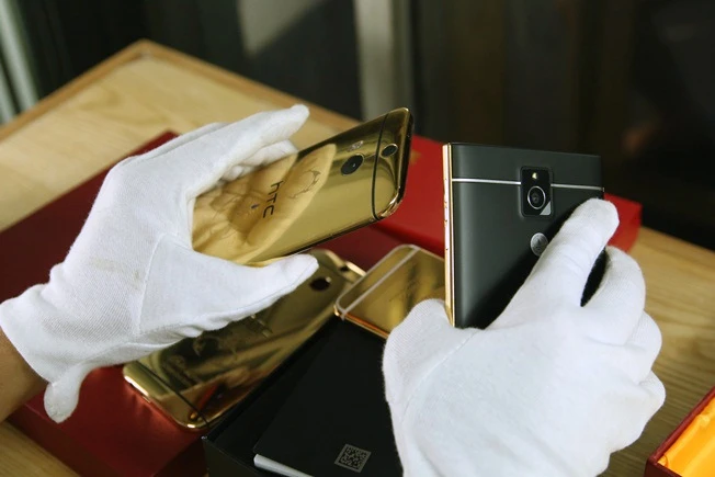 Độ vàng 24K cho BlackBerry Passport ảnh 12