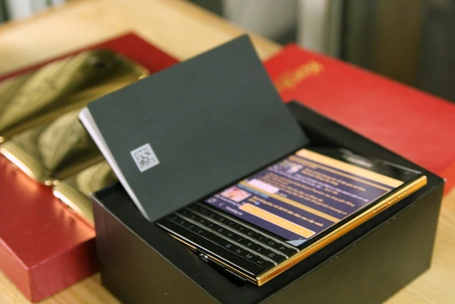 Độ vàng 24K cho BlackBerry Passport ảnh 10
