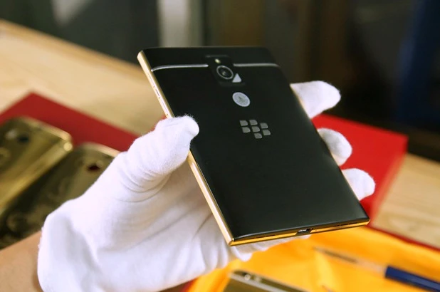 Độ vàng 24K cho BlackBerry Passport ảnh 9