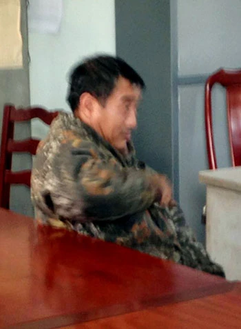 Bắt kẻ chém công an ôm bình gas cố thủ ảnh 2