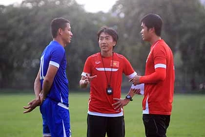 Chùm ảnh: Tuyển Việt Nam tập luyện trước cuộc đối đầu với Lào ảnh 12