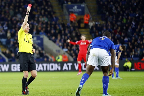 Liverpool được chơi hơn người trong 30 phút cuối. Ảnh:Reuters. 23AE07E000000578-2858105-image-1366-5706