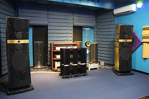 Loa Focal dát vàng 24k giá 8,6 tỷ đồng về VN ảnh 1