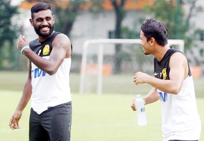 Những 'tay cơ bắp' ở giữa sân trong đội hình Maylaysia ảnh 1