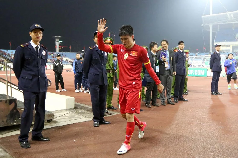 Công Vinh xin lỗi người hâm mộ Việt Nam - Ảnh: Gia Hưng