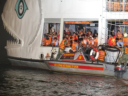 Diễn tập chữa cháy, cứu hộ cứu nạn 600 người trên tàu Bến Nghé ảnh 6