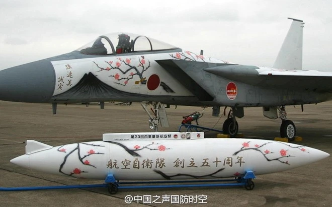 Tiêm kích F-15J sơn màu hoa anh đào tuyệt đẹp ảnh 4 i