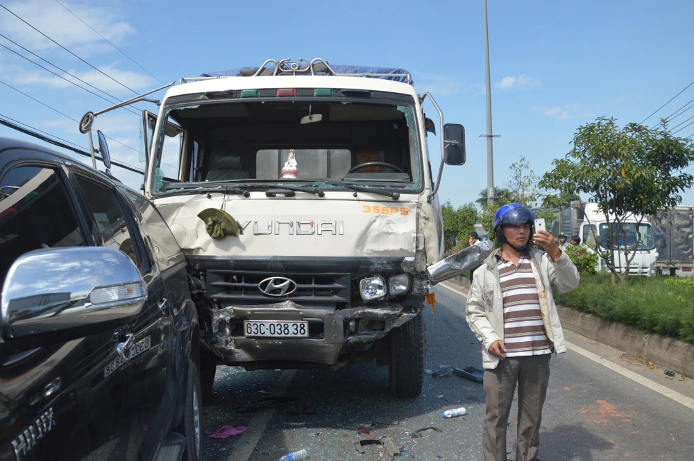 Tai nạn liên hoàn giữa hàng loạt xe ôtô, quốc lộ kẹt xe hàng giờ ảnh 8